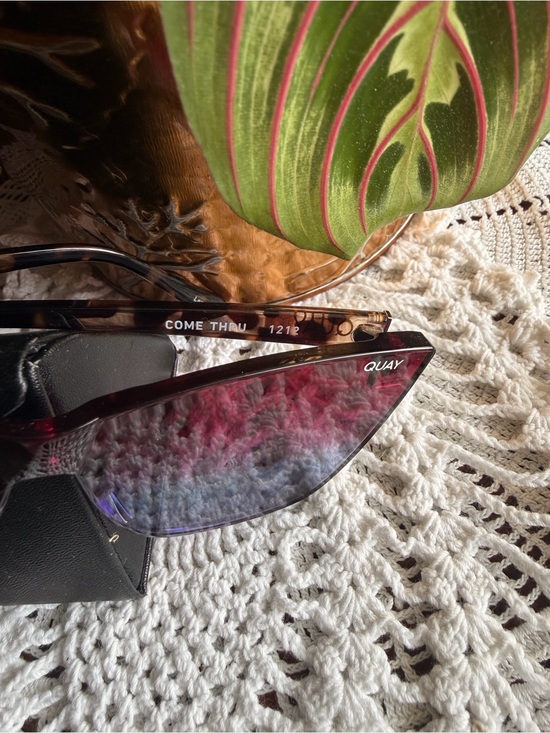Quay Australia Oversized Gradient Purple-Pink Sunglasses main image 3